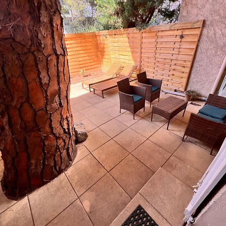 Sympathique Studio En Rez De Jardin Dans Residence Hyères Zewnętrze zdjęcie