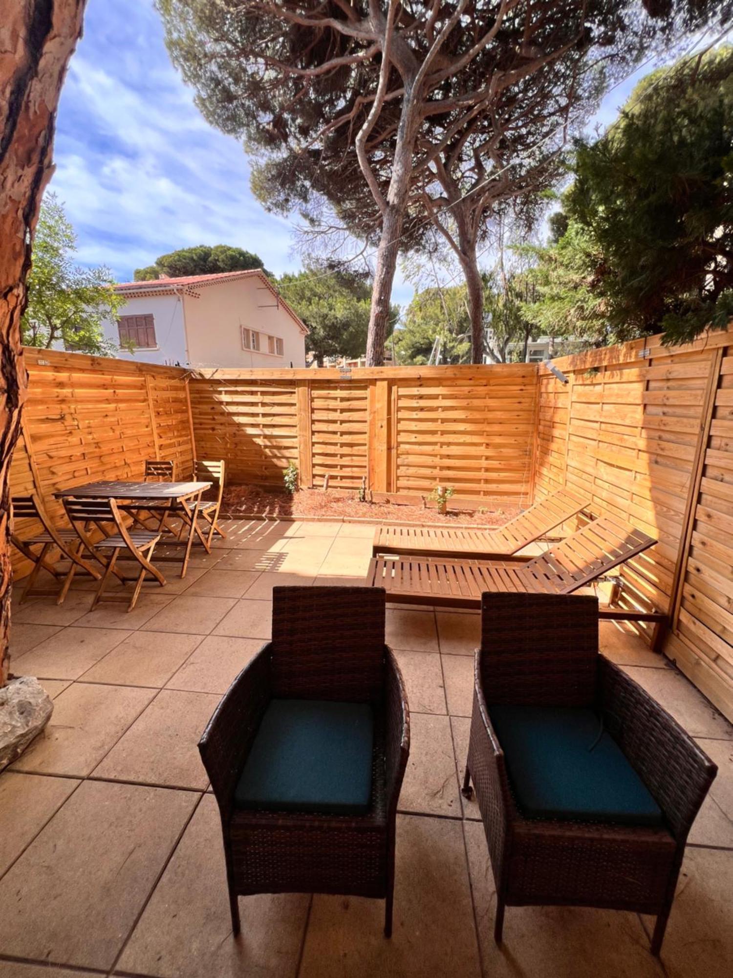 Sympathique Studio En Rez De Jardin Dans Residence Hyères Zewnętrze zdjęcie
