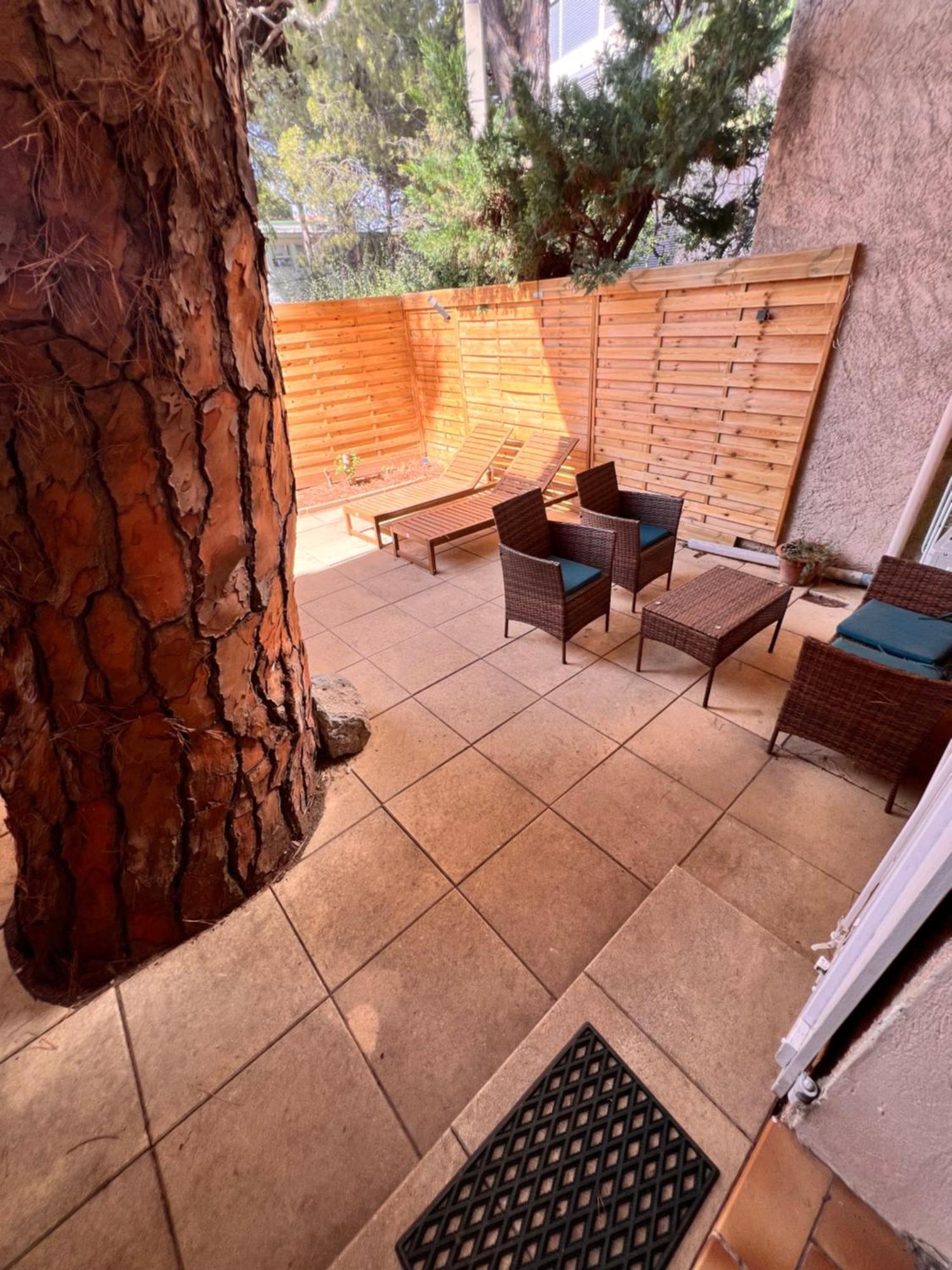 Sympathique Studio En Rez De Jardin Dans Residence Hyères Zewnętrze zdjęcie